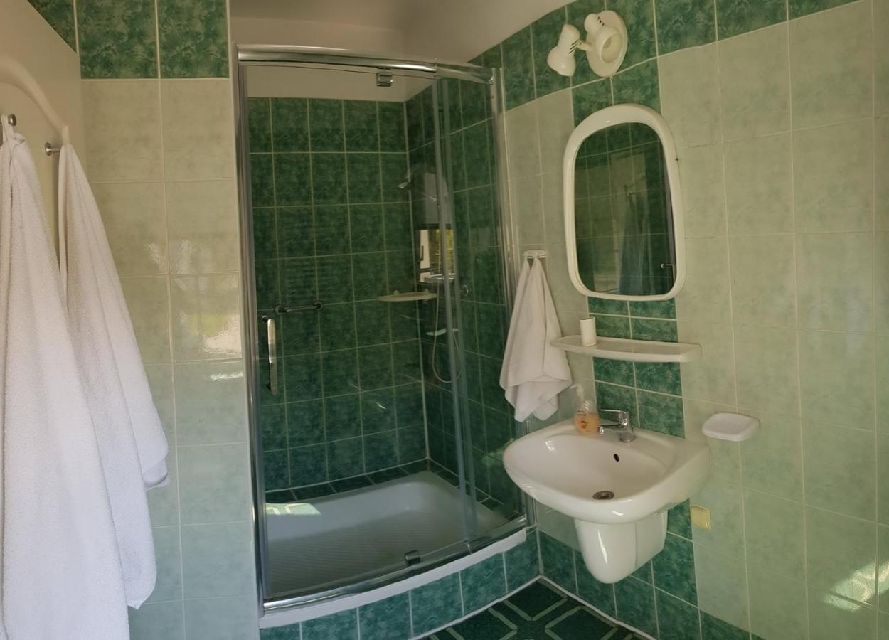 Hotel Alicja Лодзь Экстерьер фото